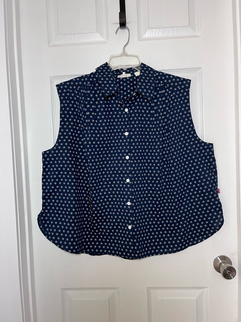 Levi's 100% Cotton Navy with White Dot Floral Print Blouse.Size XL-Will fit 1X